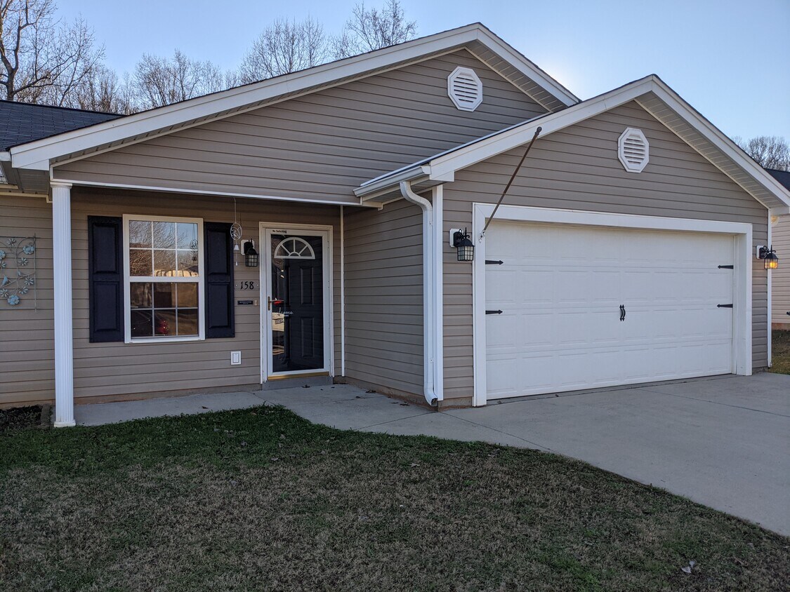 Primary Photo - 158 Walcott Dr