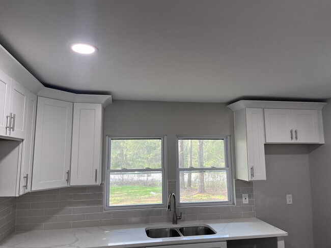Building Photo - 7585 Westbridge Rd