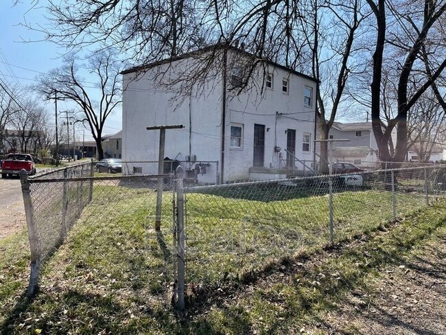 Building Photo - 1802 Melrose Ave