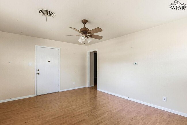 Foto del edificio - 4202 Meadowbrook Dr