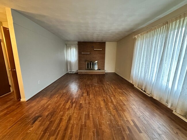 Foto del edificio - Three Bedroom Two Bath House