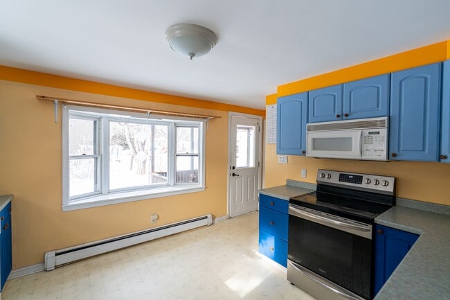 Building Photo - 16 Katherine St