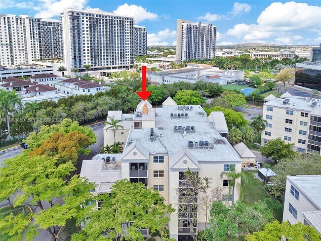 Foto del edificio - 8343 Lake Dr