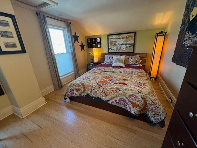 Foto del edificio - Fully Furnished Beautifully Restored Vinta...