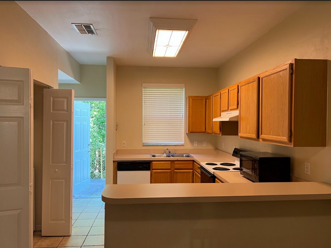 Primary Photo - Brighton Park 405-4415 SW 34th Street