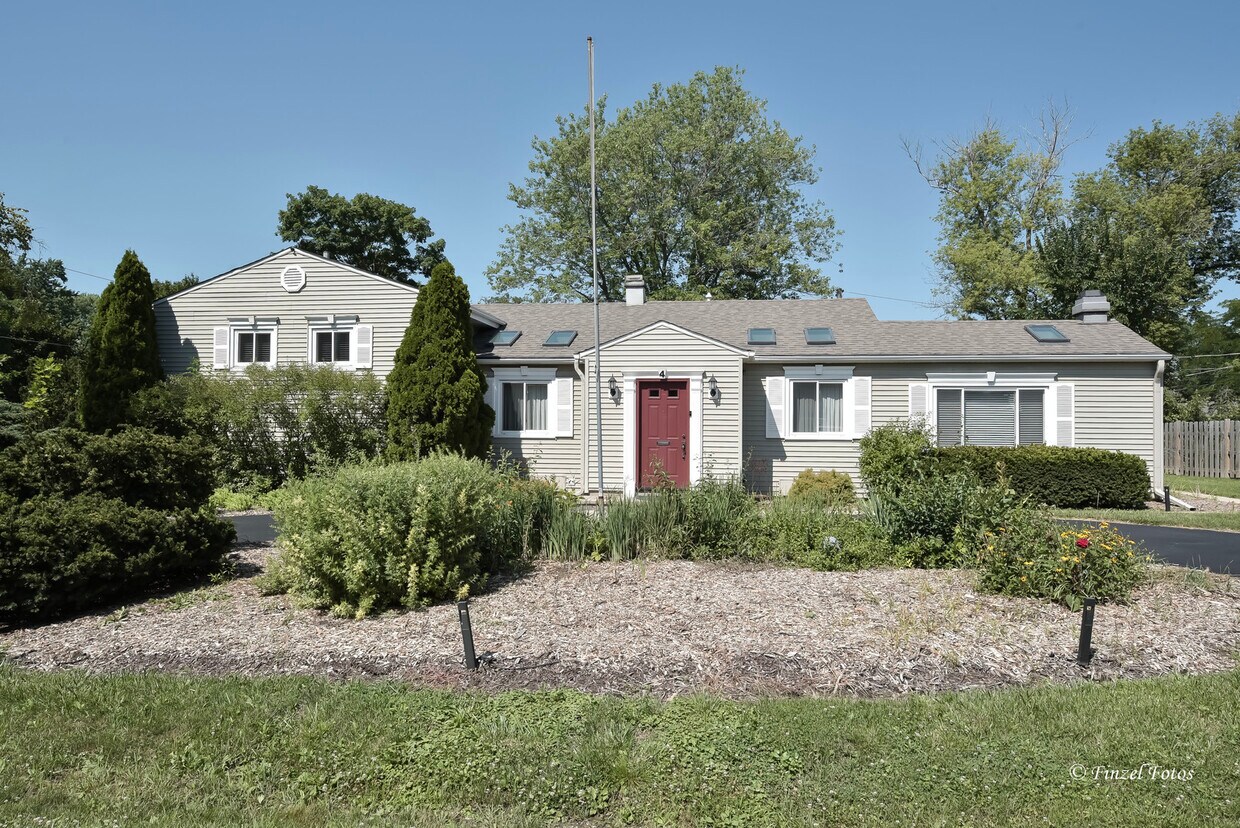 Primary Photo - 4 Pamela Rd