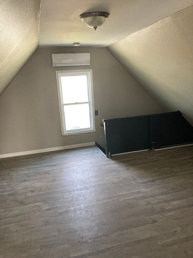 Building Photo - 96 Lyndhurst St