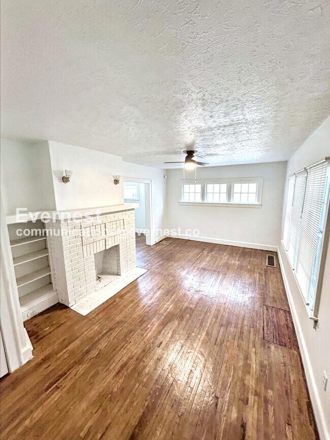 Foto del edificio - 16007 Elderwood Ave