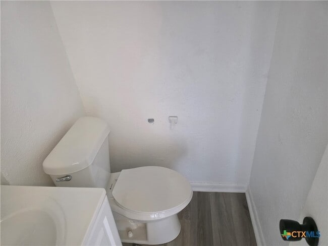 Foto del edificio - 4206 Lake Rd