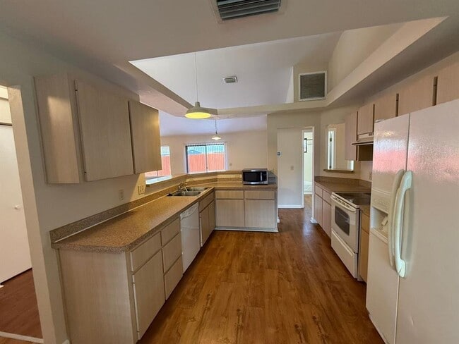 Foto del edificio - 2260 NW 41st Pl