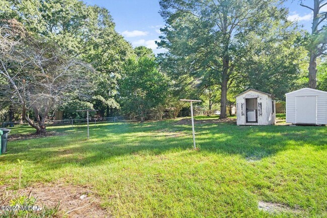 Building Photo - 4322 Fairfax Dr