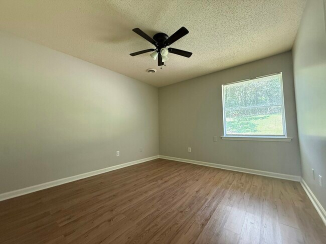 Building Photo - 4200 Clydesdale Dr
