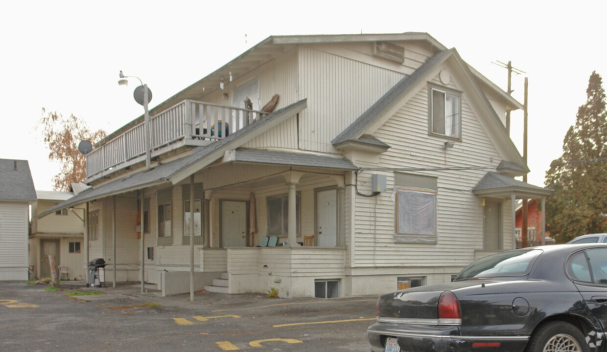 Primary Photo - 16 N 11th Ave