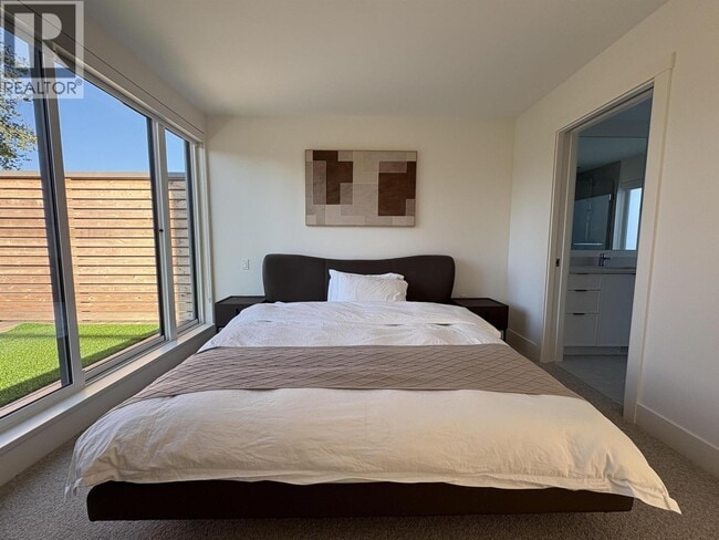 Building Photo - 990 W 52nd Ave