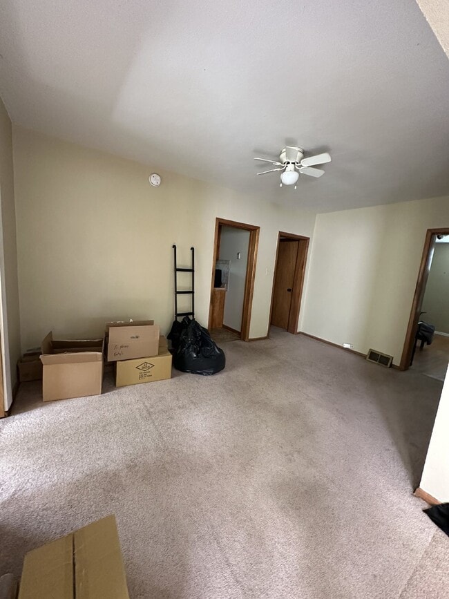 Building Photo - Exciting 3 Bed 1 Bath near UWEC!