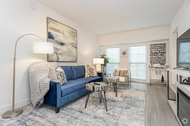 1BR, 1.5BA - 806SF - 1643 Josephine