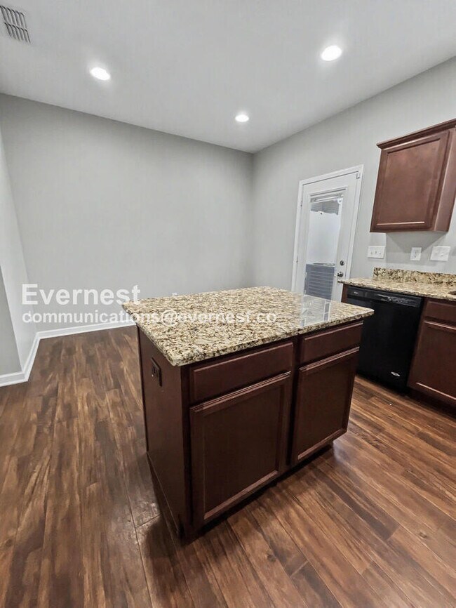 Foto del edificio - 4159 Saddlecreek Wy