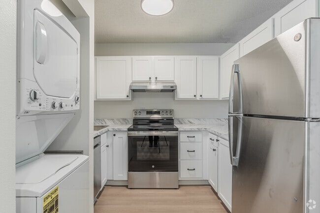 2BR, 1BA - 954SF - Kitchen - IRONWOOD GREENS