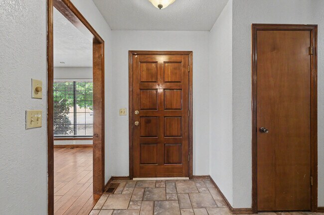 Building Photo - 3801 Western Heights Ave