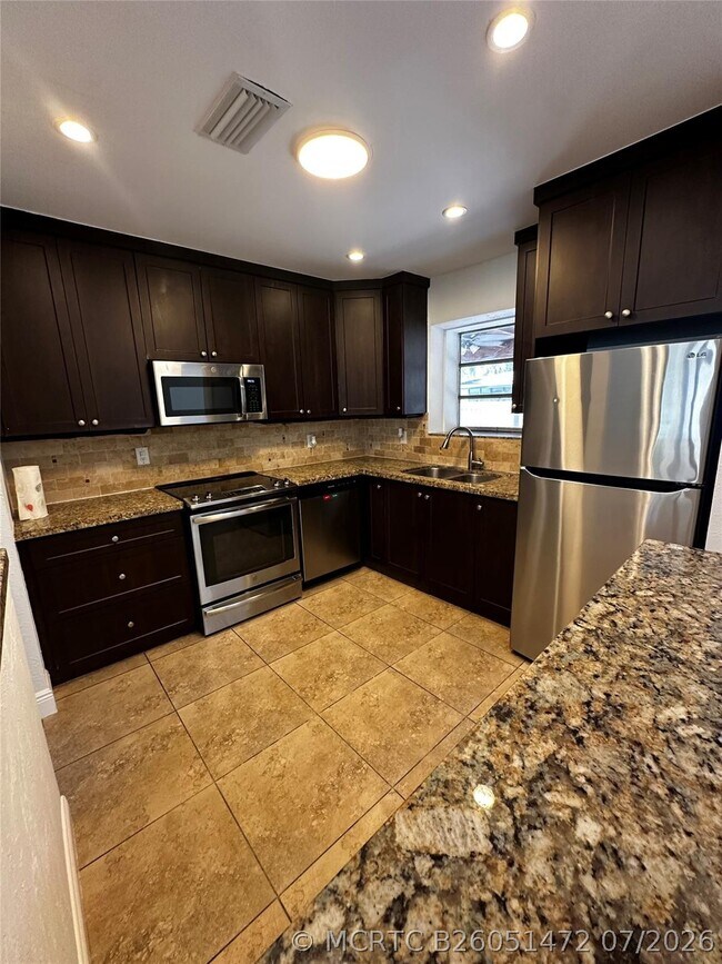 Foto del edificio - 230 NE 21st St
