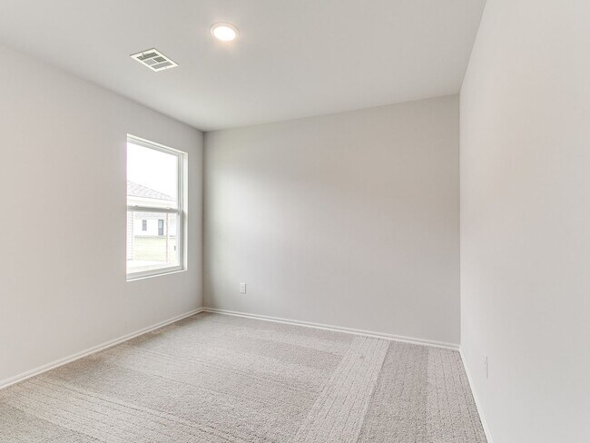 Building Photo - New Mustang Home!