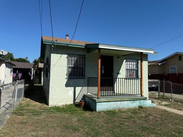 Primary Photo - 1423 E 60th St