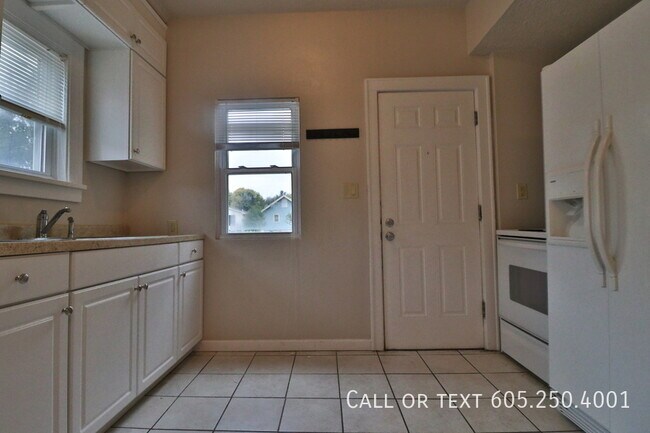 Foto del edificio - Main Level 3 Bedroom Apartment in Northern...