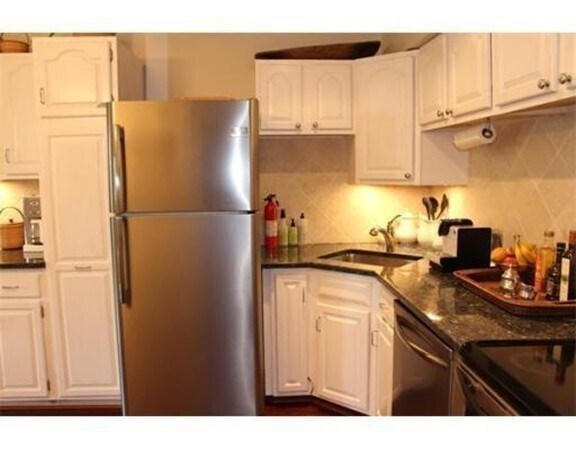 Foto principal - 241 Beacon St