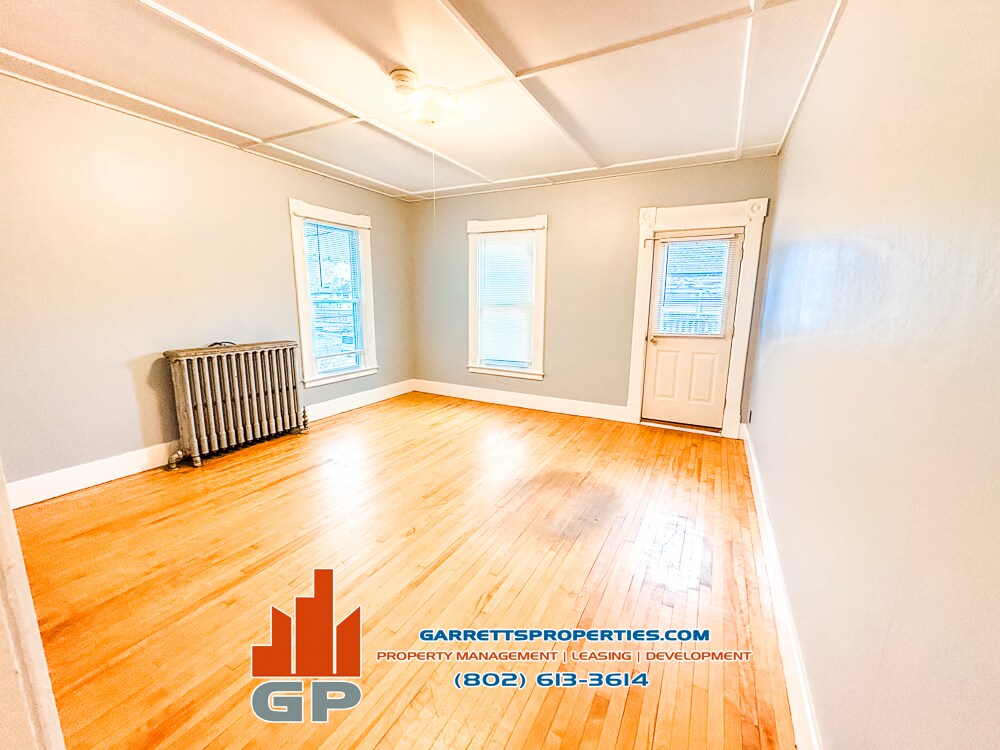 Foto principal - 386 N Main St