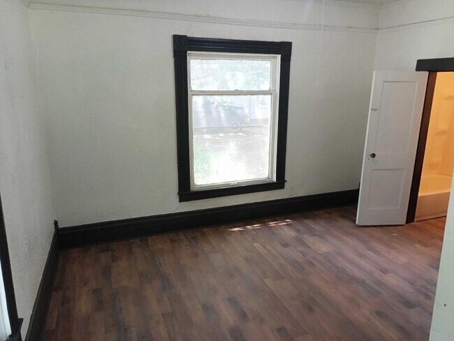 Foto del edificio - 744 E Walnut St