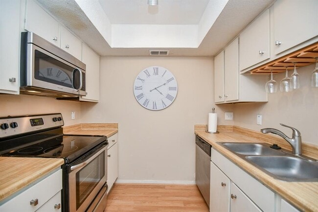 Photo - 2832 S Bartell Dr Apartment