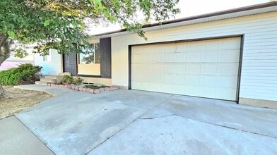 Building Photo - 3797 Armoridge Dr