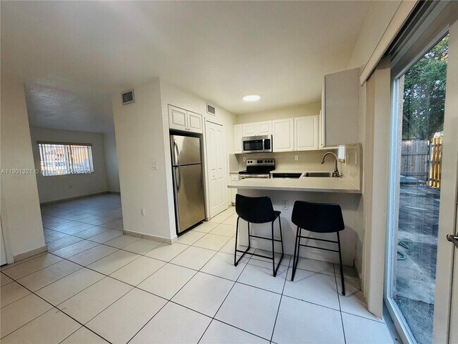 Foto del edificio - 17302 NW 74th Ave