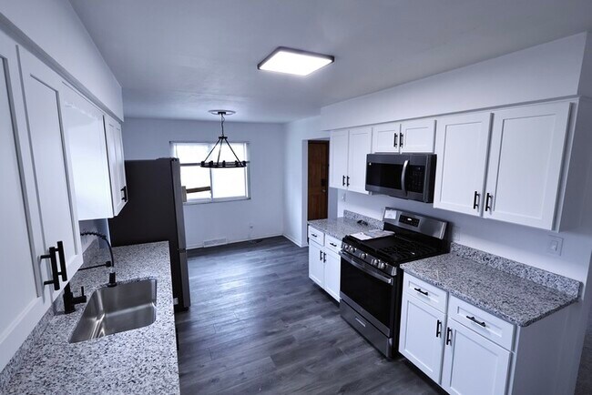 Foto del edificio - 1702 Leighton Ave