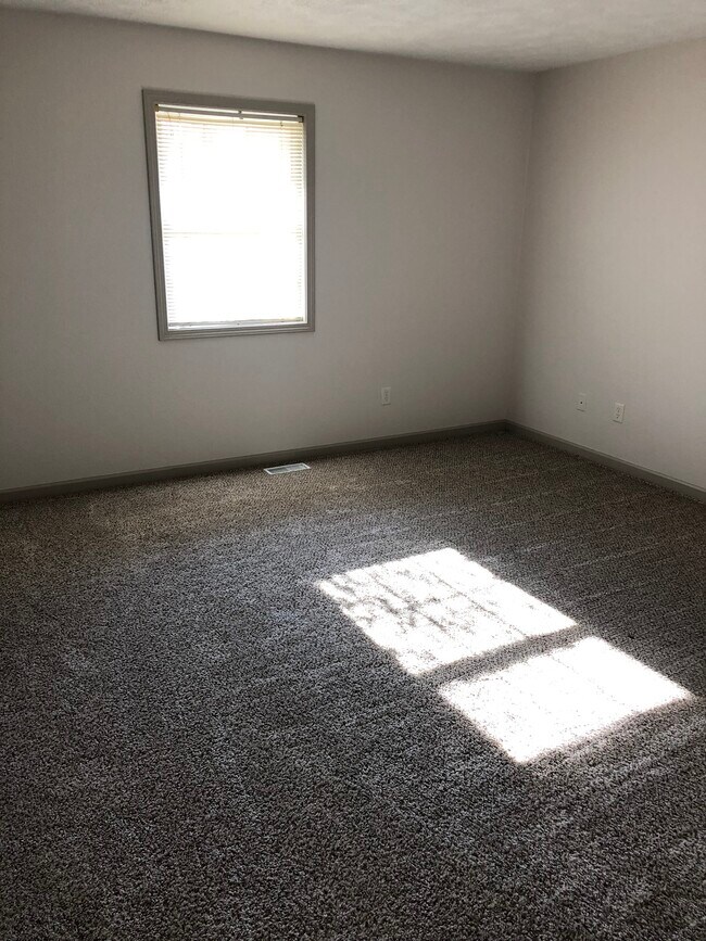 Building Photo - 115 Lou Ann Dr