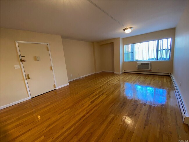 Foto del edificio - 71-35 Park Ave