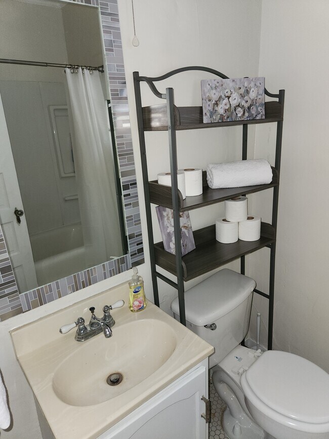 Building Photo - 539 Santee Ave
