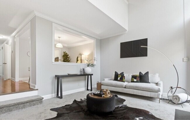 Foto del edificio - 7925 Charter Oak Ln