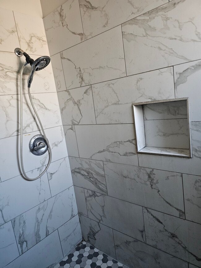 Photo - 211 W Mitchell St House