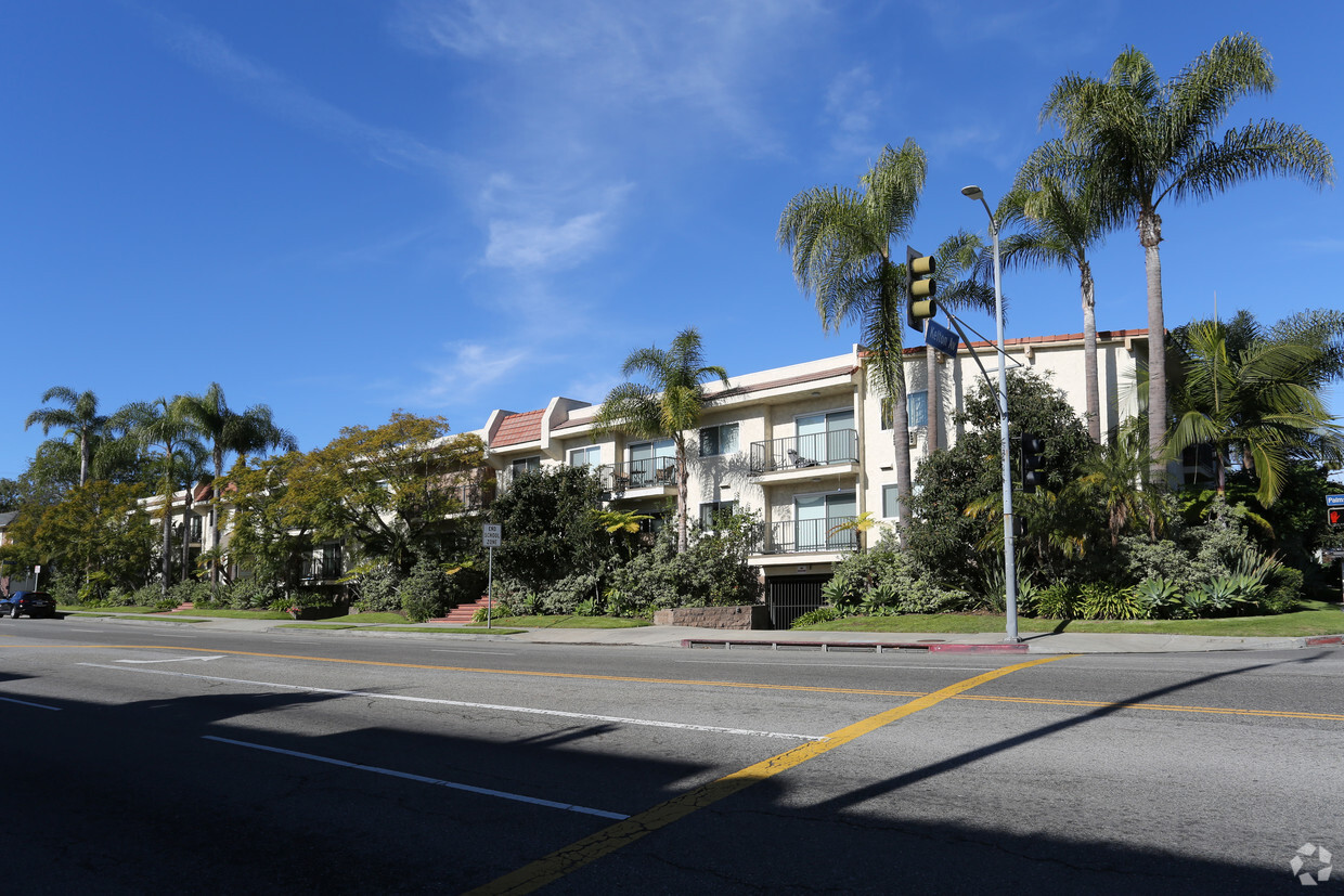 Primary Photo - Palmera Luxury Apartments