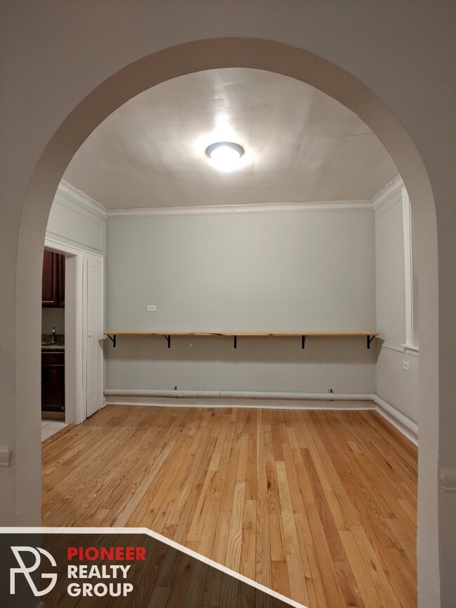 Building Photo - 546 W Surf St