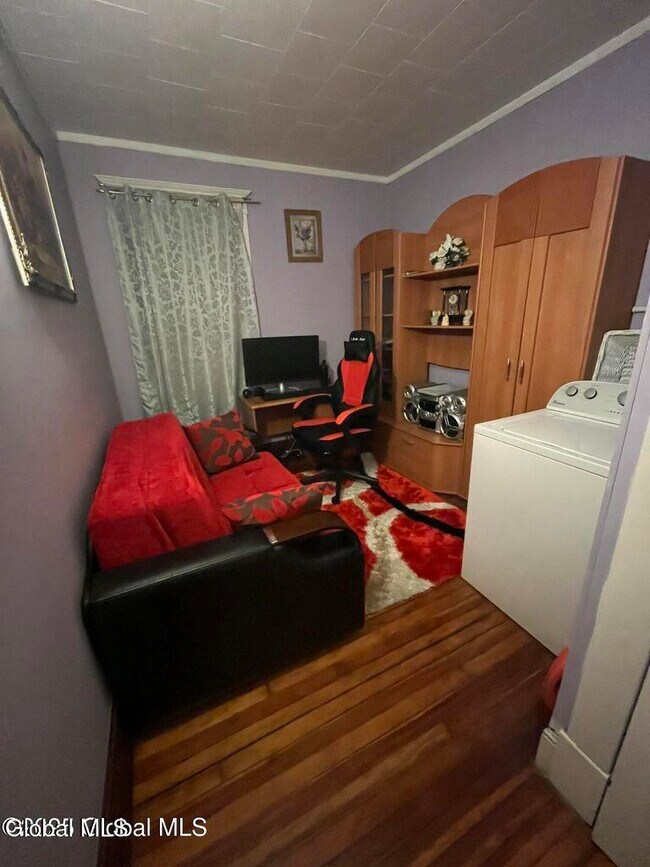 Foto del edificio - 240-242-242 Vrooman Ave