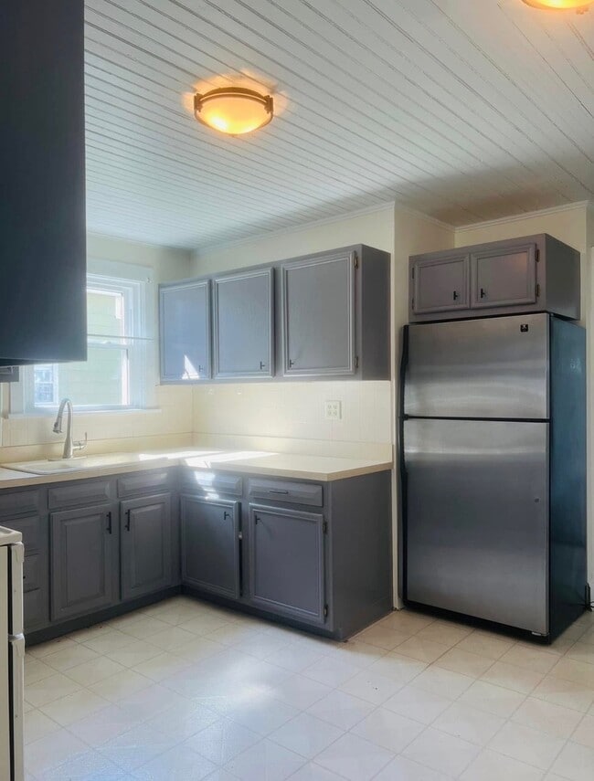 Building Photo - 14 S Jackson St