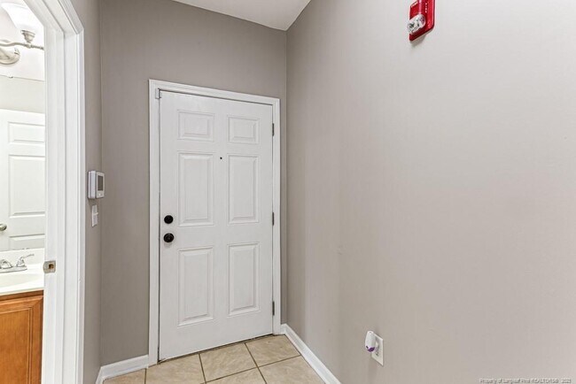 Foto del edificio - 625 Marshtree Ln