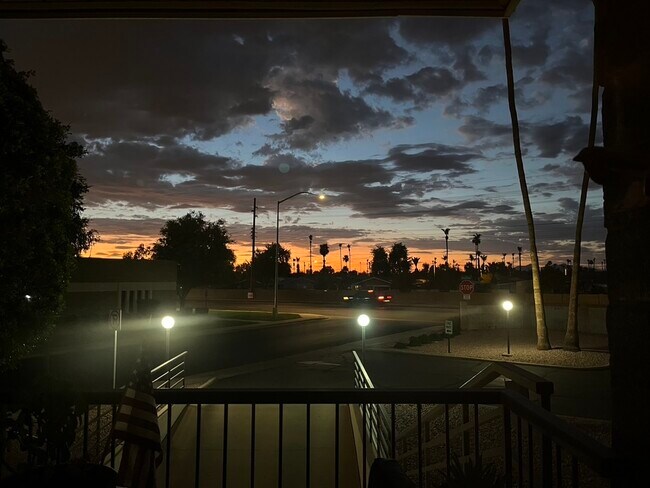 Vista del atardecer desde el balcón - 425 S Parkcrest