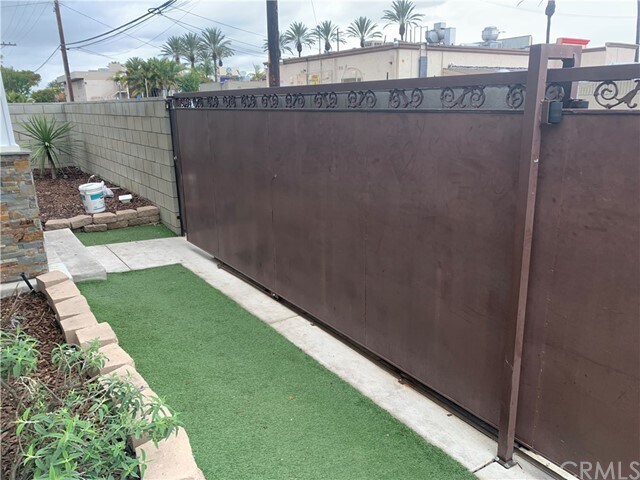 Foto del edificio - 21711 Elaine Ave