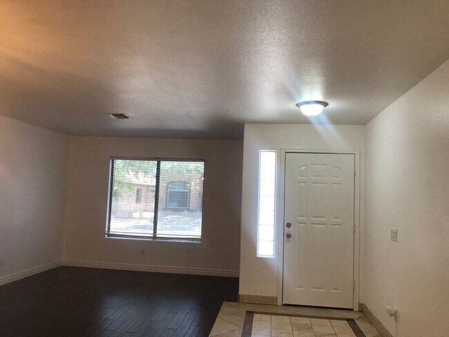 Building Photo - Available February 2026. Beautiful 3br/2ba Home located in North Phoenix near Jomax & I-17