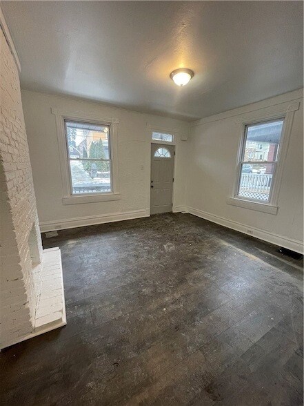 Building Photo - 128 S Spring Ave