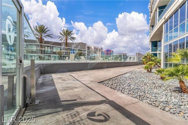 Foto del edificio - 4525 Dean Martin Dr