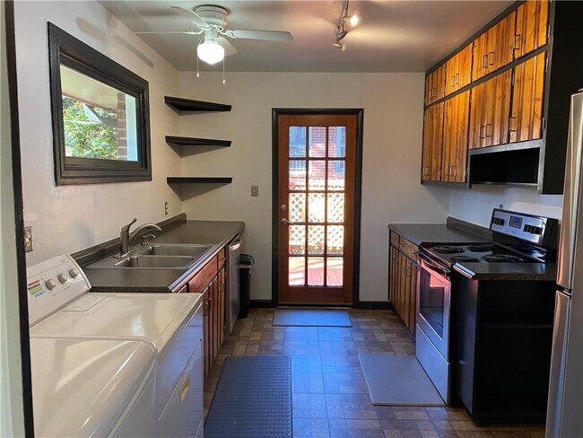 Foto del edificio - 1975 Clearwater Dr SE